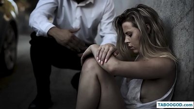 કિંકી વાર્તાઓ: બેઘર કિશોરવયની છોકરી